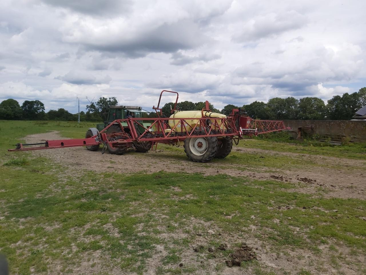 Hardi Commander 4200 - Pulverizador de arrastar: foto 2 Hardi Commander 4200 - Pulverizador de arrastar: foto 2