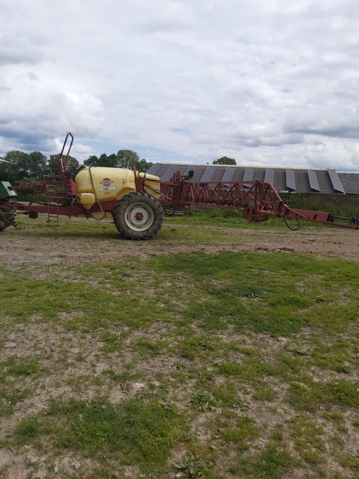Hardi Commander 4200 - Pulverizador de arrastar: foto 3 Hardi Commander 4200 - Pulverizador de arrastar: foto 3