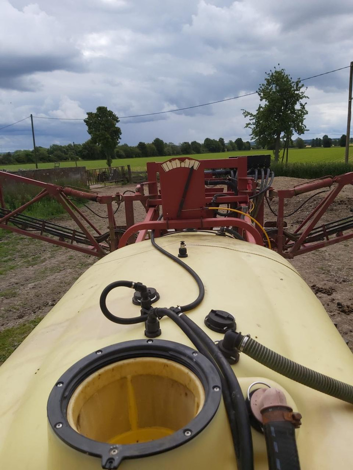 Hardi Commander 4200 - Pulverizador de arrastar: foto 5 Hardi Commander 4200 - Pulverizador de arrastar: foto 5