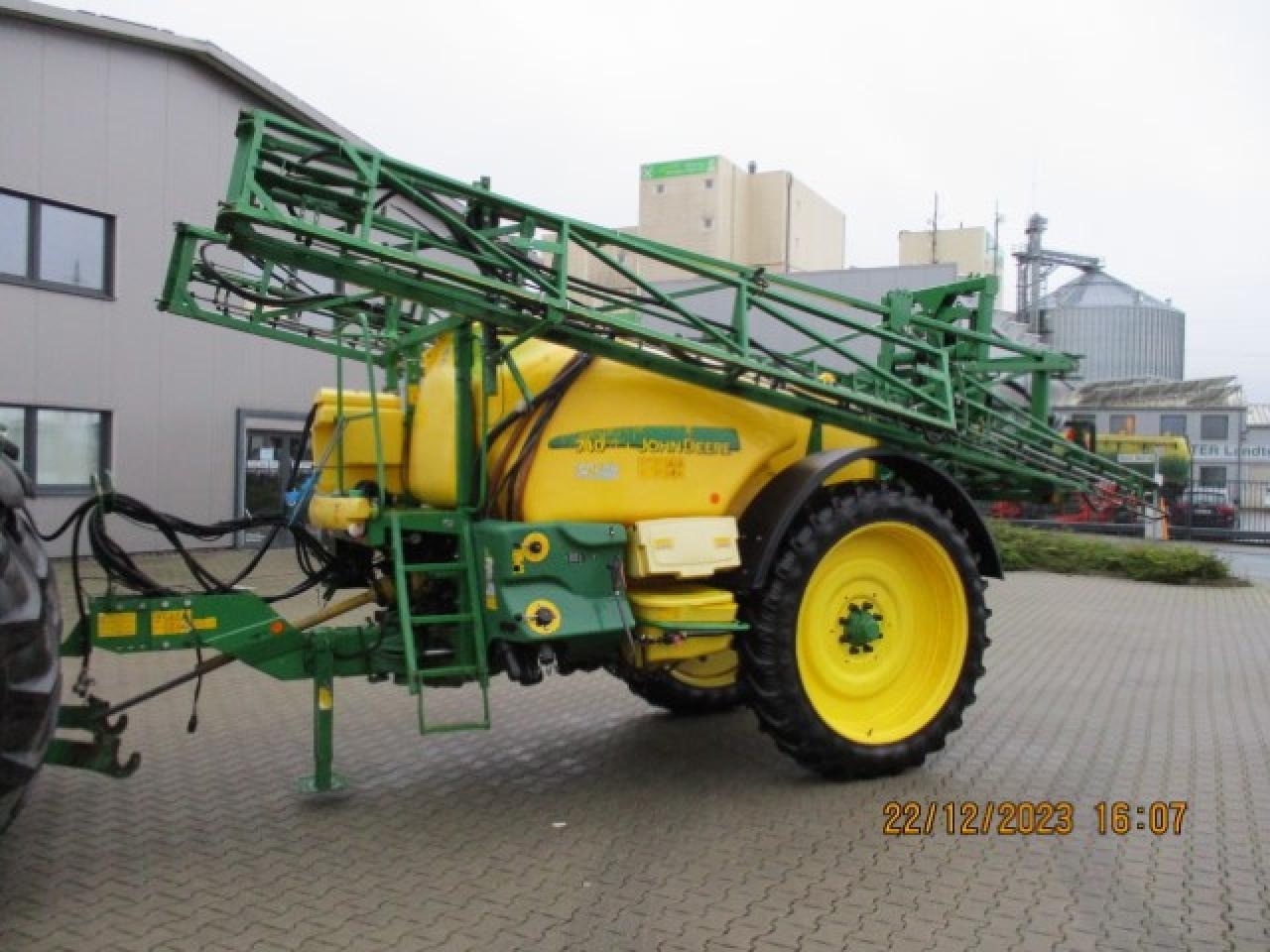 John Deere 740 - Pulverizador de arrastar: foto 1 John Deere 740 - Pulverizador de arrastar: foto 1