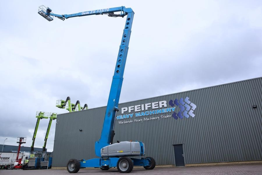 Genie ZX135/70 Diesel, 4x4x4 Drive, 43m Lifting Height, - Plataforma articulada: foto 3 Genie ZX135/70 Diesel, 4x4x4 Drive, 43m Lifting Height, - Plataforma articulada: foto 3