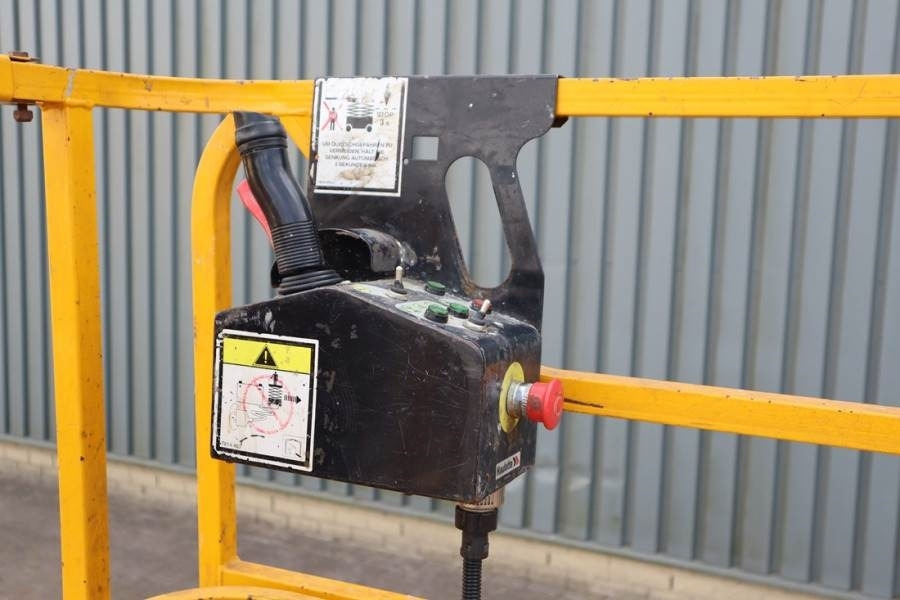 Haulotte Compact 12 Electric, 12m Working Height, 300kg Cap - Plataforma de Tijera/ Plataforma de tesoura: foto 4 Haulotte Compact 12 Electric, 12m Working Height, 300kg Cap - Plataforma de Tijera/ Plataforma de tesoura: foto 4