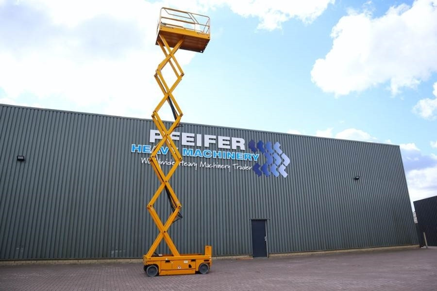 Haulotte Compact 12 Electric, 12m Working Height, 300kg Cap - Plataforma de Tijera/ Plataforma de tesoura: foto 3 Haulotte Compact 12 Electric, 12m Working Height, 300kg Cap - Plataforma de Tijera/ Plataforma de tesoura: foto 3