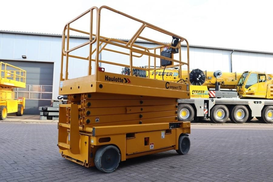 Haulotte Compact 12 Electric, 12m Working Height, 300kg Cap - Plataforma de Tijera/ Plataforma de tesoura: foto 2 Haulotte Compact 12 Electric, 12m Working Height, 300kg Cap - Plataforma de Tijera/ Plataforma de tesoura: foto 2