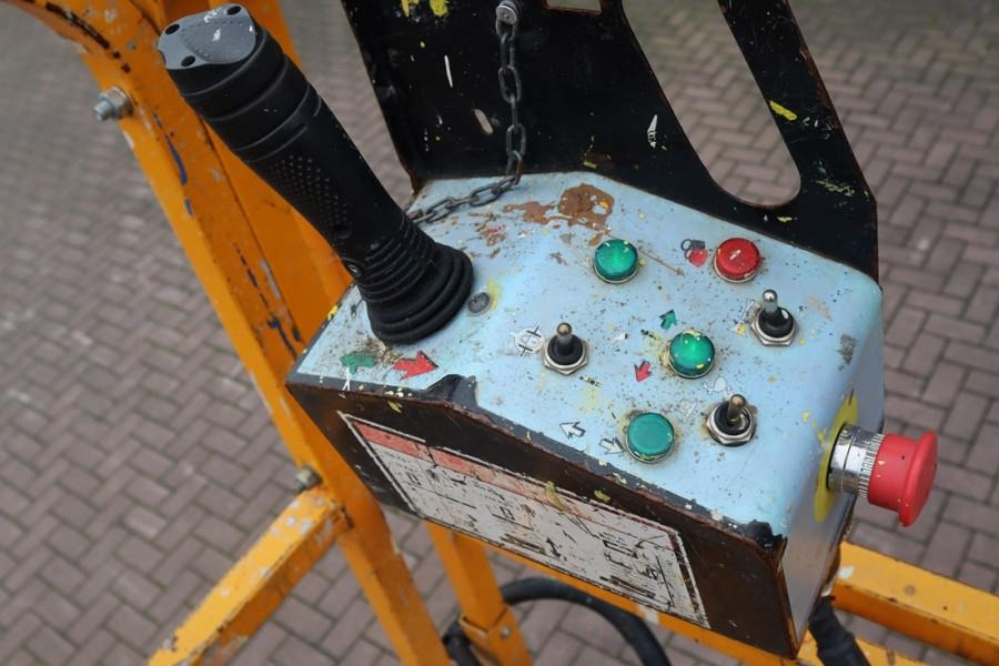 Haulotte Compact 12 RTE As-Is, Electric, 4x4 Drive, 12m Wor - Plataforma de Tijera/ Plataforma de tesoura: foto 4 Haulotte Compact 12 RTE As-Is, Electric, 4x4 Drive, 12m Wor - Plataforma de Tijera/ Plataforma de tesoura: foto 4