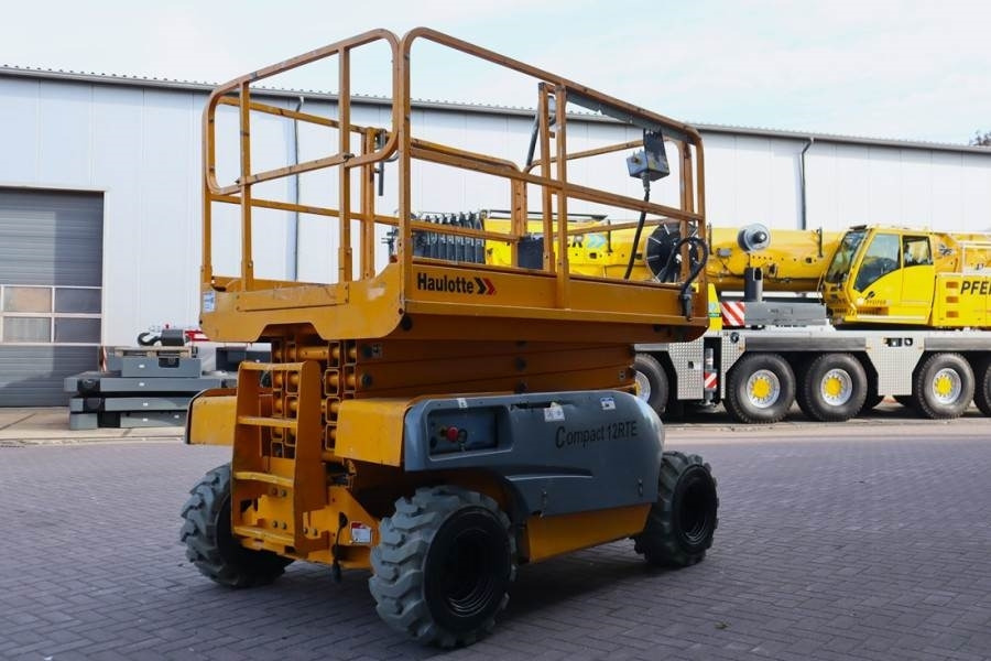Haulotte Compact 12RTE Electric, 12m Working Height, 450kg - Plataforma de Tijera/ Plataforma de tesoura: foto 2 Haulotte Compact 12RTE Electric, 12m Working Height, 450kg - Plataforma de Tijera/ Plataforma de tesoura: foto 2