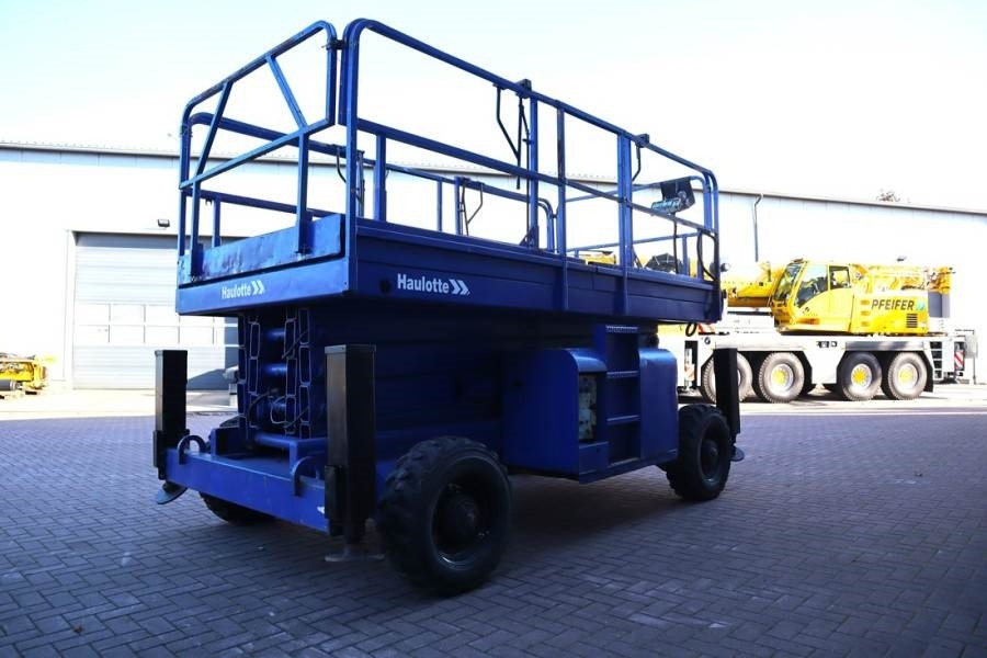 Haulotte H15SX New Tyres, Diesel, 4x4 Drive, 15 Working Hei - Plataforma de Tijera/ Plataforma de tesoura: foto 2 Haulotte H15SX New Tyres, Diesel, 4x4 Drive, 15 Working Hei - Plataforma de Tijera/ Plataforma de tesoura: foto 2