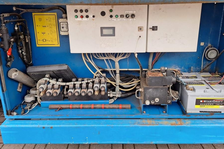 Holland Lift Megastar G320DL30 4WDS/N Diesel, 4x4x4 Drive, 34m - Plataforma de Tijera/ Plataforma de tesoura: foto 5 Holland Lift Megastar G320DL30 4WDS/N Diesel, 4x4x4 Drive, 34m - Plataforma de Tijera/ Plataforma de tesoura: foto 5