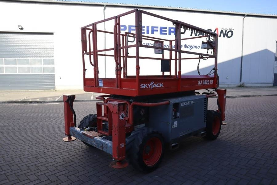 SkyJack SJ6826 Diesel, 4x4 Drive, 10m Working Height, 567k - Plataforma de Tijera/ Plataforma de tesoura: foto 3 SkyJack SJ6826 Diesel, 4x4 Drive, 10m Working Height, 567k - Plataforma de Tijera/ Plataforma de tesoura: foto 3