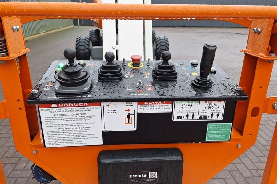 Snorkel 660SJ Valid Inspection, *Guarantee! CE, Diesel, 4x - Plataforma telescópica: foto 4 Snorkel 660SJ Valid Inspection, *Guarantee! CE, Diesel, 4x - Plataforma telescópica: foto 4