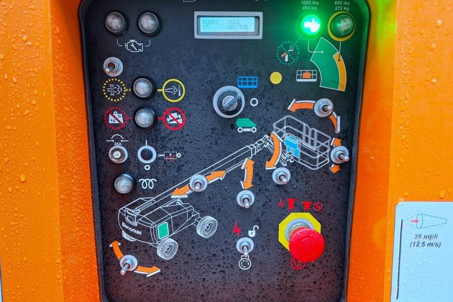 Snorkel 660SJ Valid Inspection, *Guarantee! CE, Diesel, 4x - Plataforma telescópica: foto 5 Snorkel 660SJ Valid Inspection, *Guarantee! CE, Diesel, 4x - Plataforma telescópica: foto 5