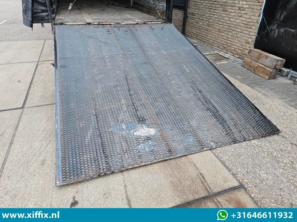 Wiese 3-ass. Semi dieplader met huifopbouw / Wiese 9 tons laadklep - Semi-reboque baixa: foto 5 Wiese 3-ass. Semi dieplader met huifopbouw / Wiese 9 tons laadklep - Semi-reboque baixa: foto 5