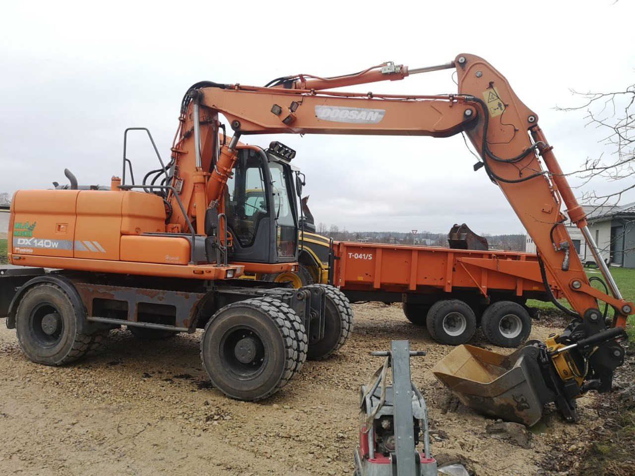 Doosan DX 140 - Escavadeira de rodas: foto 3 Doosan DX 140 - Escavadeira de rodas: foto 3