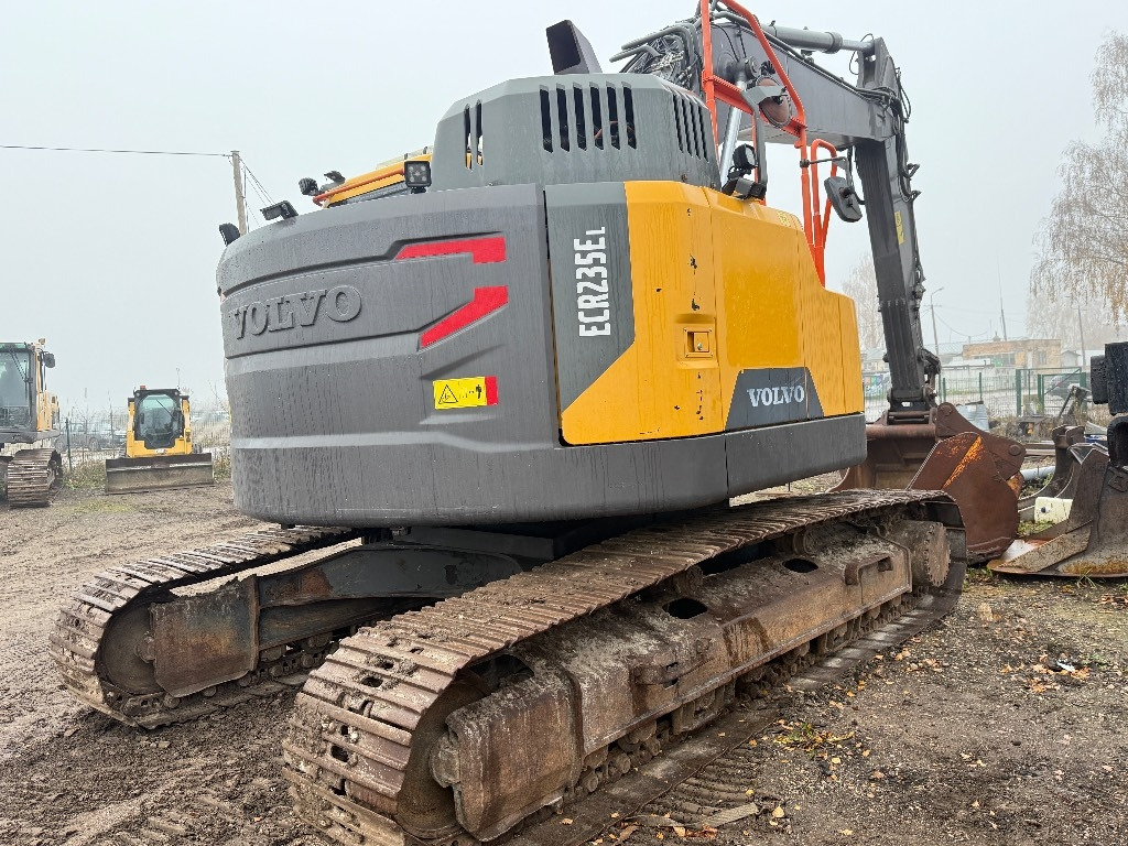 Volvo 235 el - Escavadora de rastos: foto 1 Volvo 235 el - Escavadora de rastos: foto 1