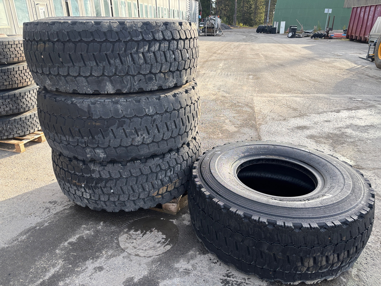 Bridgestone V-Steel Snow Wedge - Pneu por Máquina de construção: foto 1 Bridgestone V-Steel Snow Wedge - Pneu por Máquina de construção: foto 1