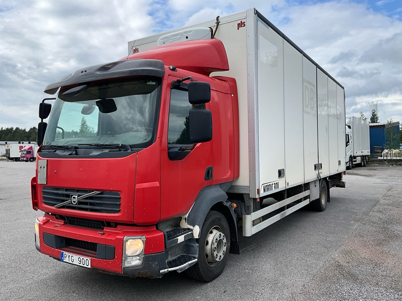 Volvo FL 4x2 - Camião: foto 1 Volvo FL 4x2 - Camião: foto 1