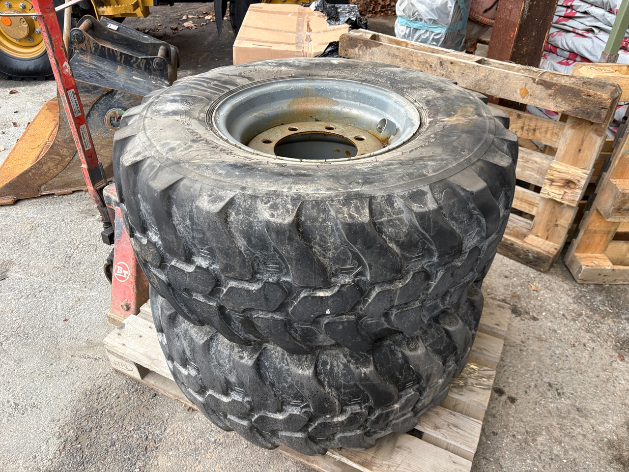 Dunlop SP T9 - Pneu por Máquina de construção: foto 1 Dunlop SP T9 - Pneu por Máquina de construção: foto 1