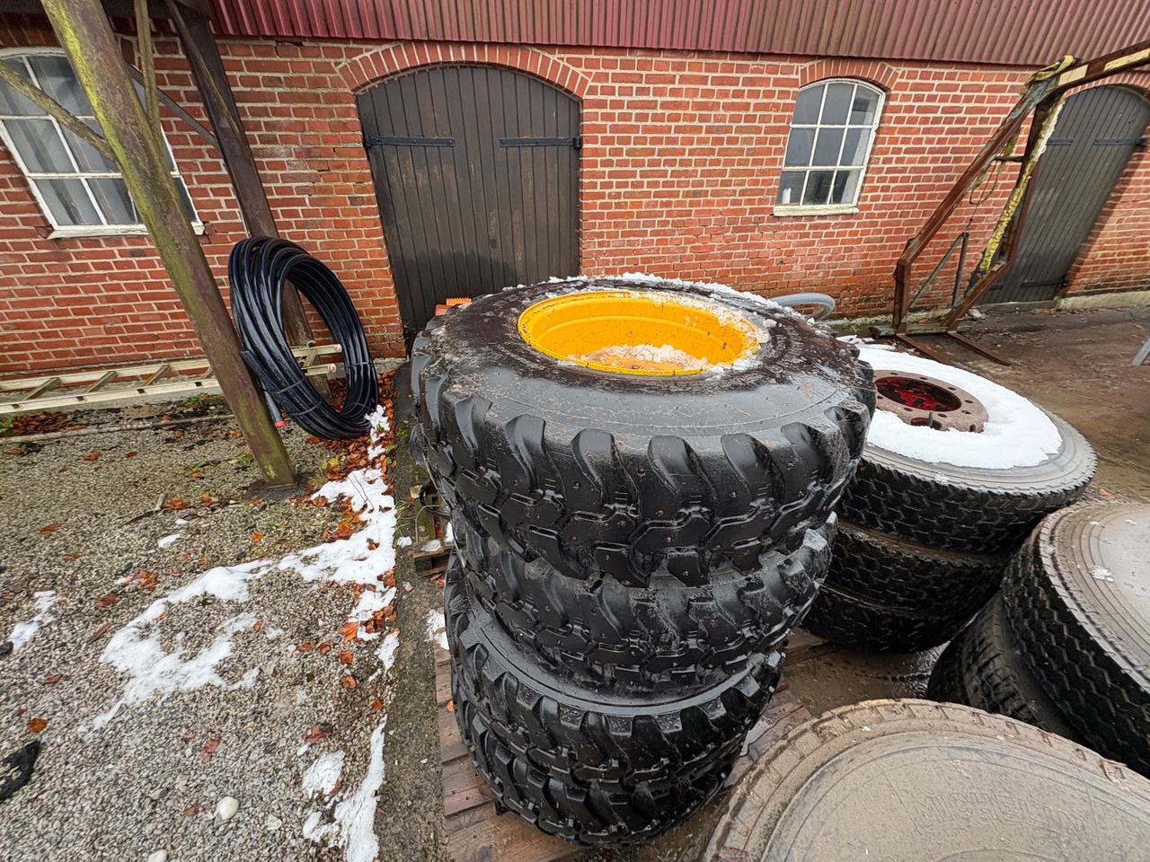 Dunlop SP T9 - Pneu por Máquina de construção: foto 1 Dunlop SP T9 - Pneu por Máquina de construção: foto 1