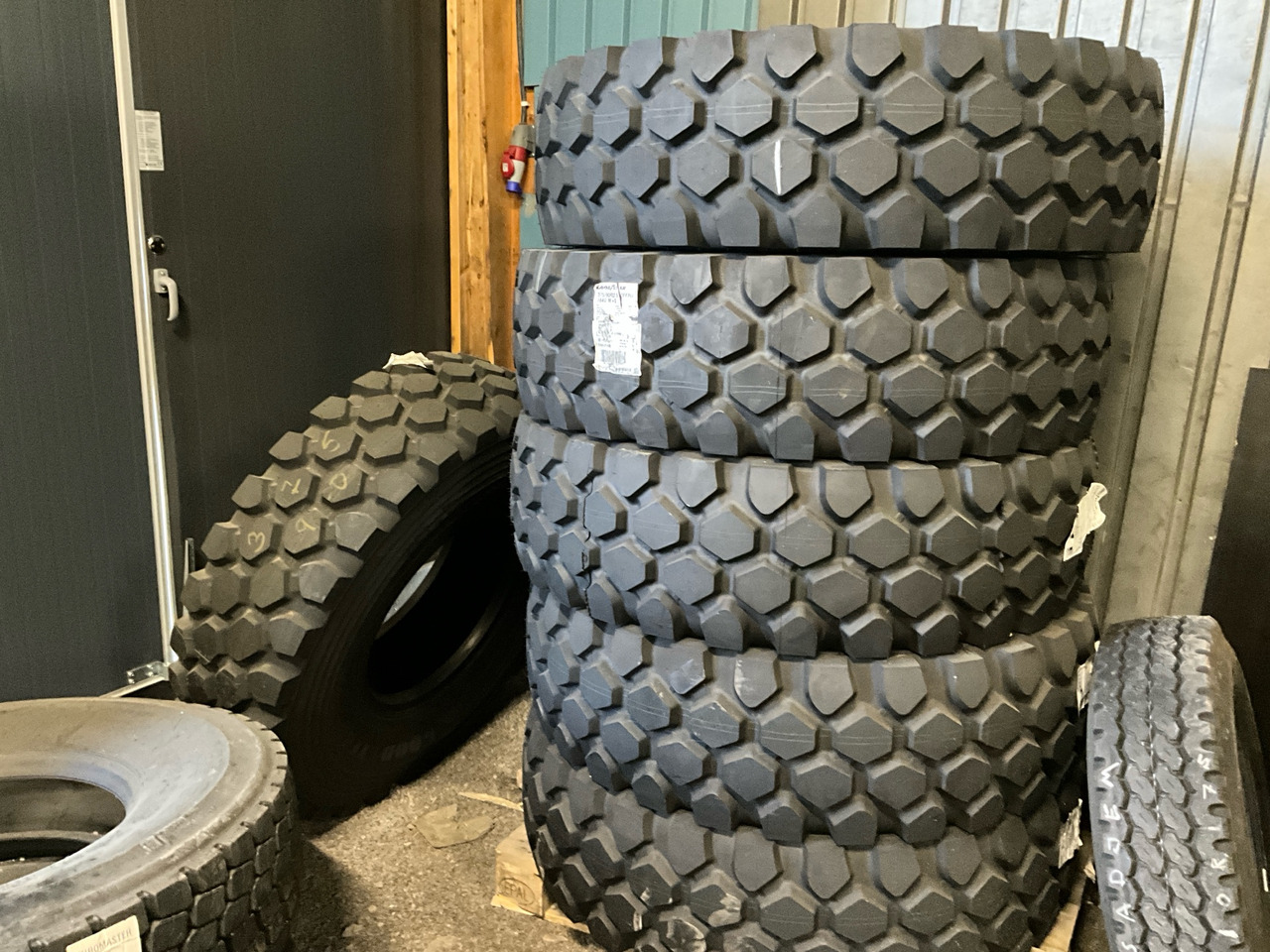 GoodYear Offro 164G M+S - Pneu por Máquina de construção: foto 1 GoodYear Offro 164G M+S - Pneu por Máquina de construção: foto 1
