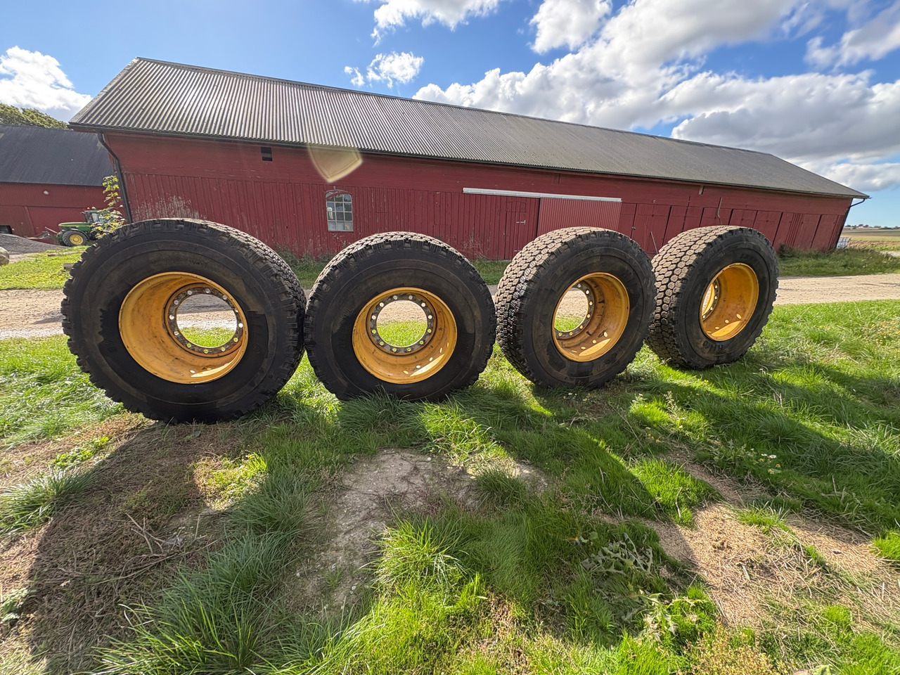 HILO BWYNL - Pneu por Máquina de construção: foto 1 HILO BWYNL - Pneu por Máquina de construção: foto 1