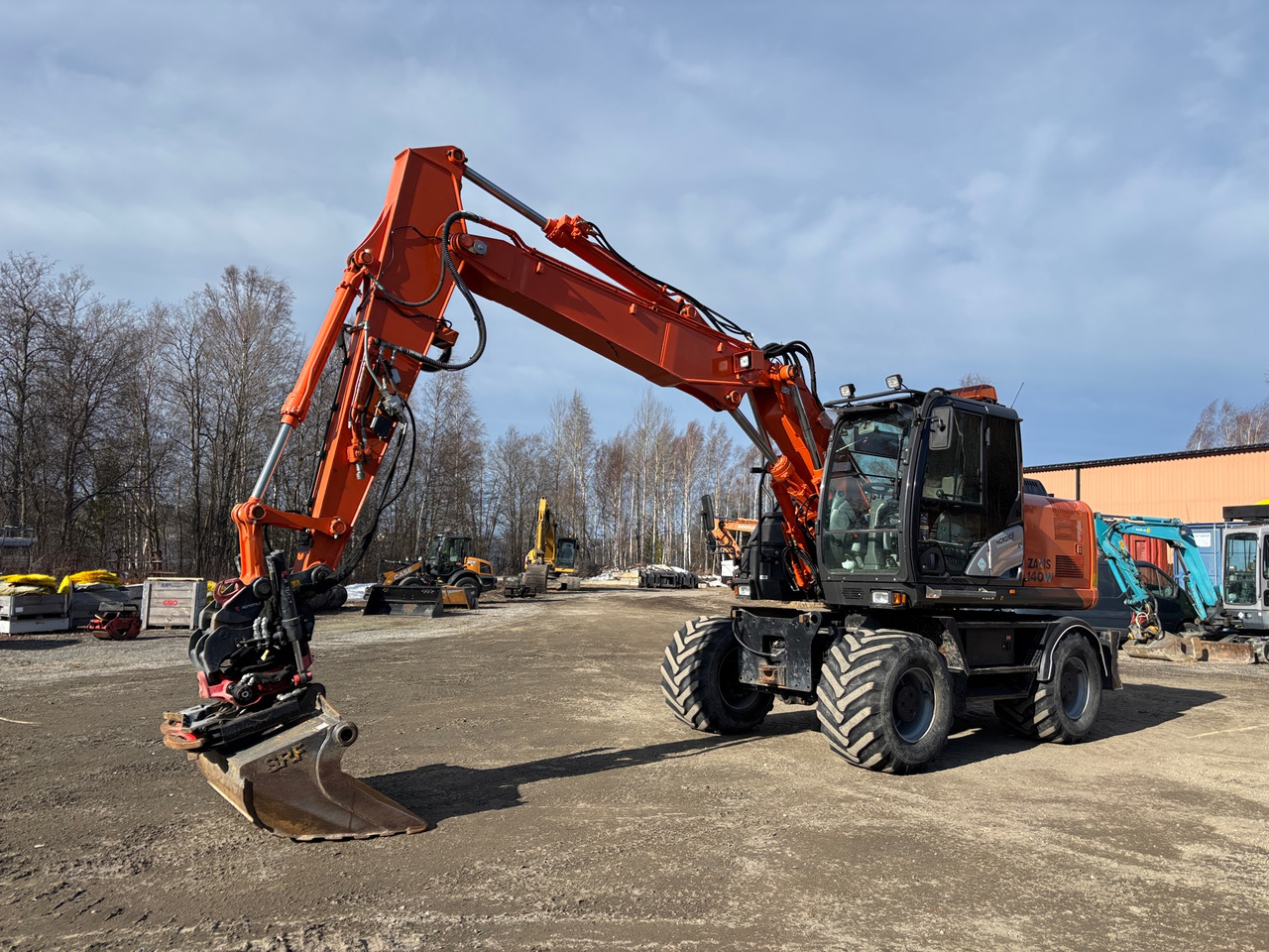 Hitachi ZX140W-5B - Escavadeira: foto 1 Hitachi ZX140W-5B - Escavadeira: foto 1