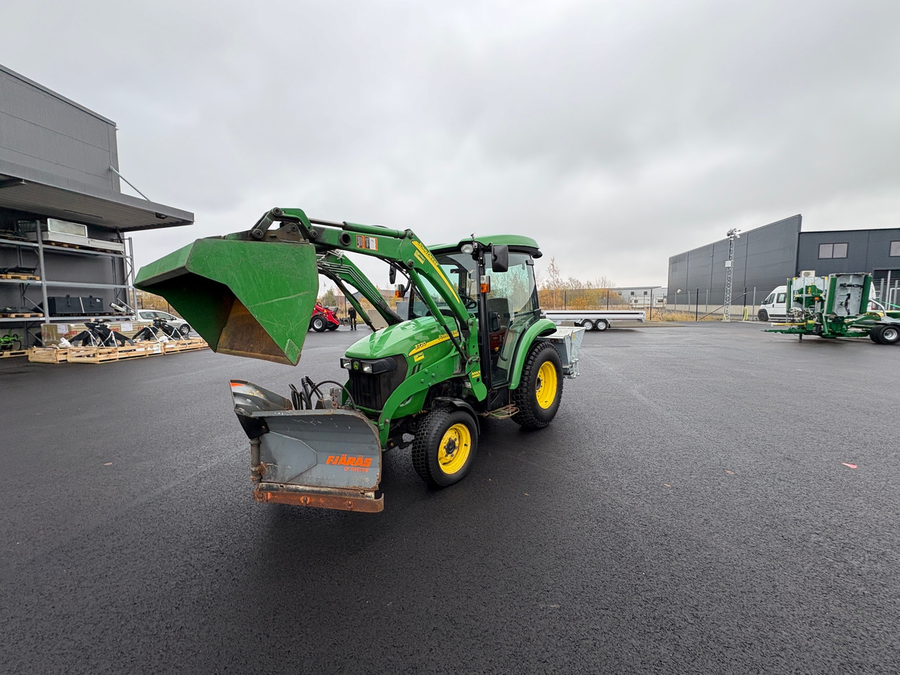 John Deere 3720 - Trator: foto 1 John Deere 3720 - Trator: foto 1