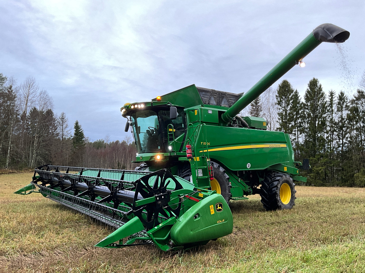 John Deere T670i - Ceifeira debulhadora: foto 1 John Deere T670i - Ceifeira debulhadora: foto 1