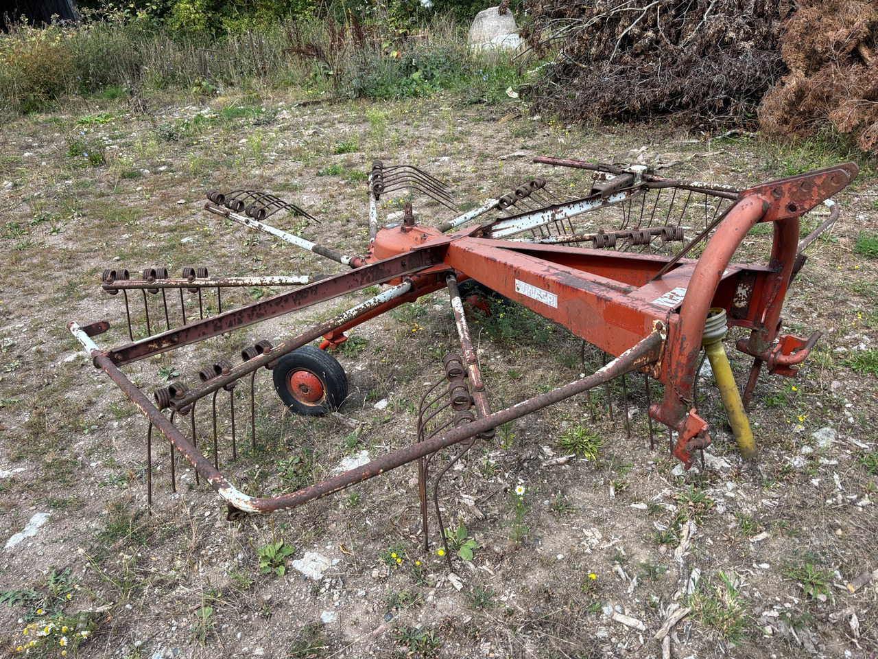 KUHN GA 300G - Ancinho enleirador: foto 1 KUHN GA 300G - Ancinho enleirador: foto 1