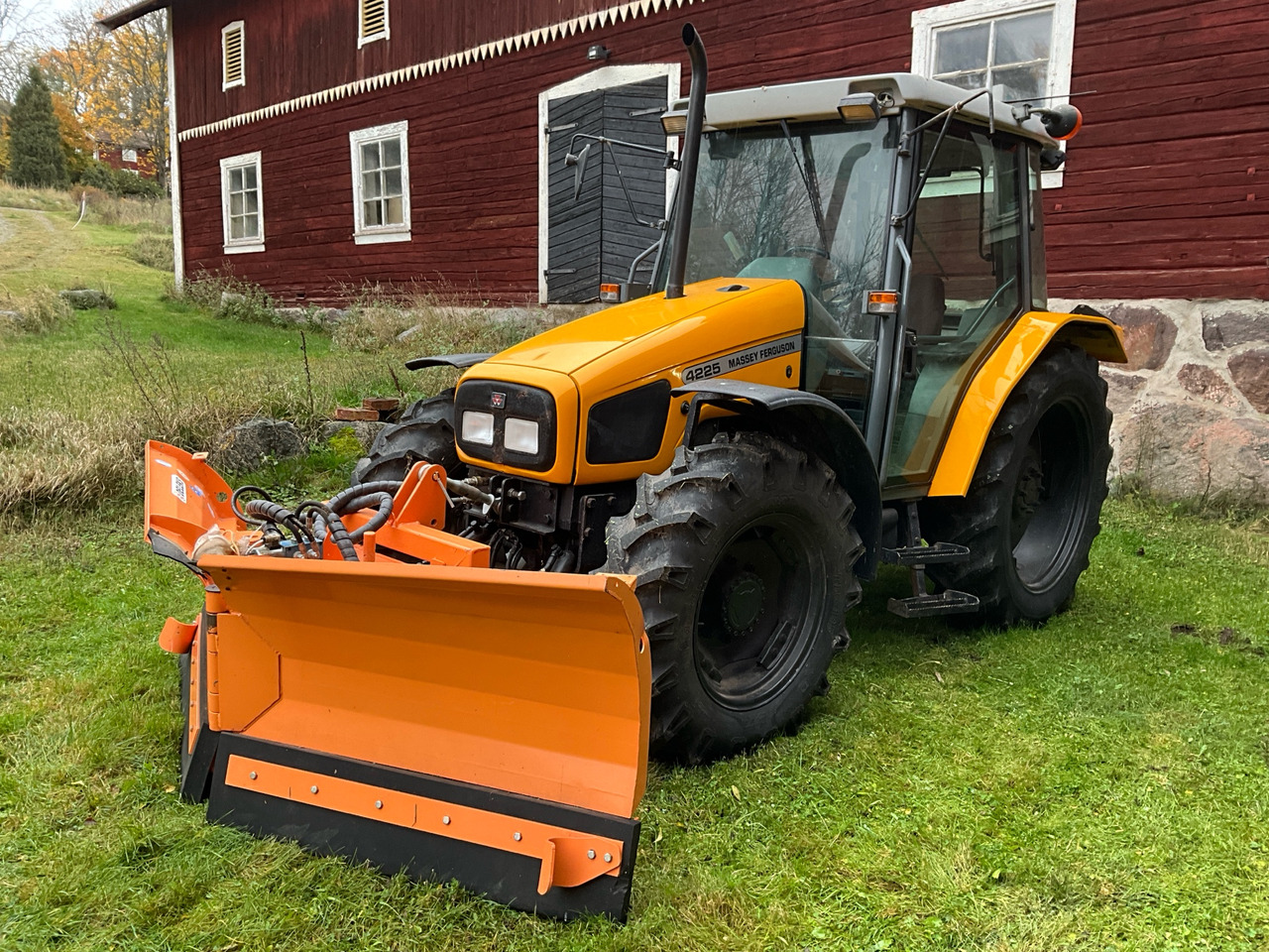 Massey Ferguson 4225 - Trator: foto 1 Massey Ferguson 4225 - Trator: foto 1