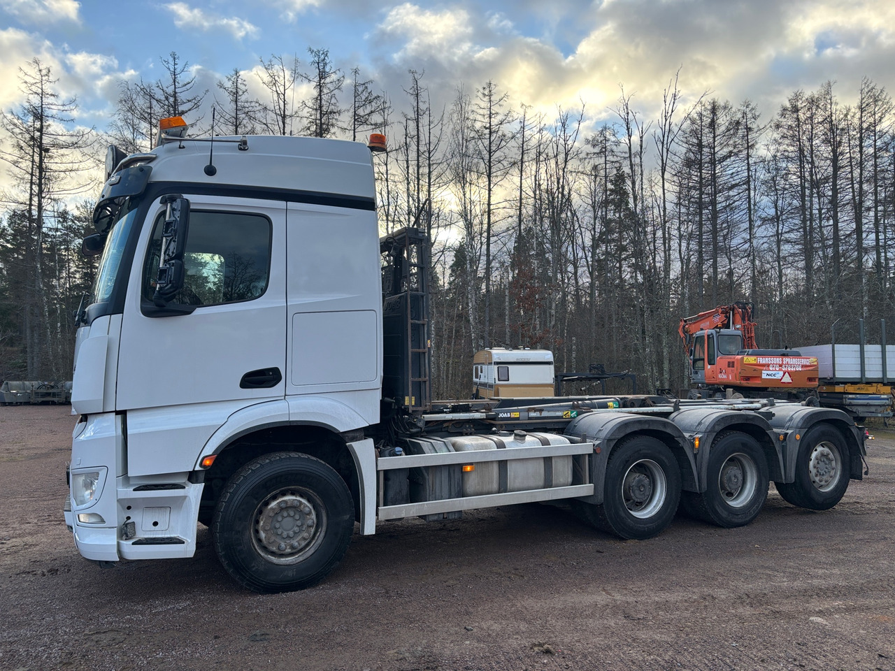 Mercedes-Benz Arocs 12.8 - Camião polibenne: foto 1 Mercedes-Benz Arocs 12.8 - Camião polibenne: foto 1