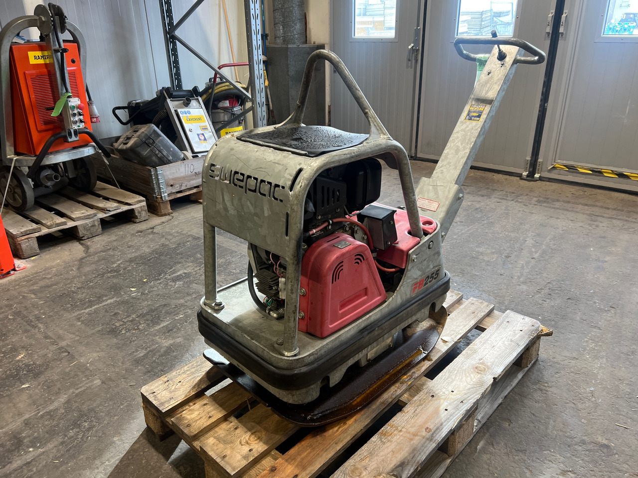 Swepac FB255 - Placas vibratórias: foto 1 Swepac FB255 - Placas vibratórias: foto 1