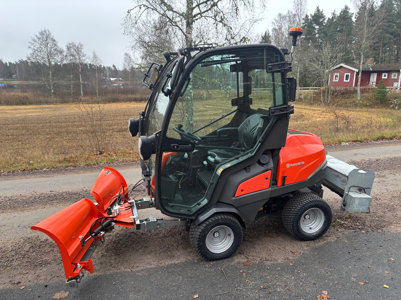 Husqvarna P 525D - Veículo municipal/ Especial: foto 1 Husqvarna P 525D - Veículo municipal/ Especial: foto 1