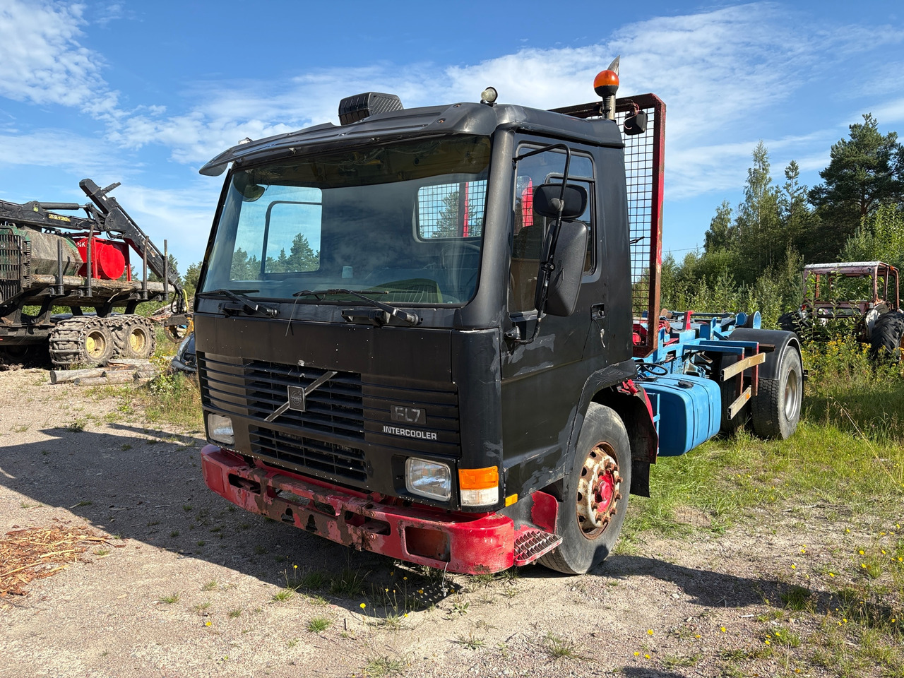 Volvo FL7 - Camião polibenne: foto 1 Volvo FL7 - Camião polibenne: foto 1