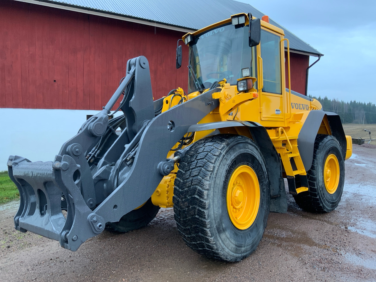 Volvo L90E - Pá carregadora de rodas: foto 1 Volvo L90E - Pá carregadora de rodas: foto 1