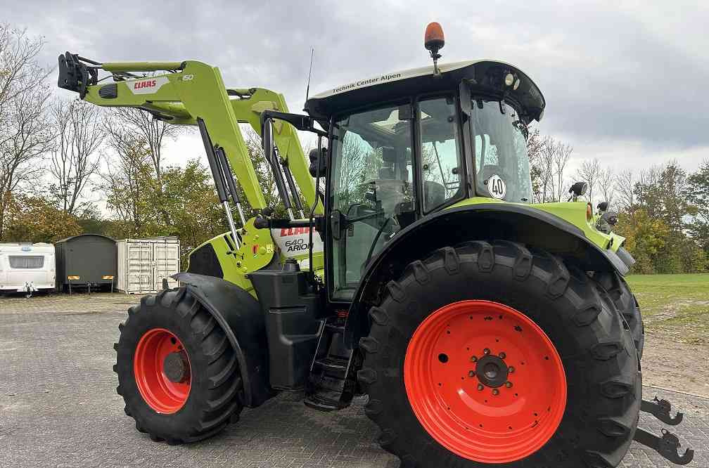 Claas Arion 640 cis, lucht, frontlader - Trator: foto 2 Claas Arion 640 cis, lucht, frontlader - Trator: foto 2