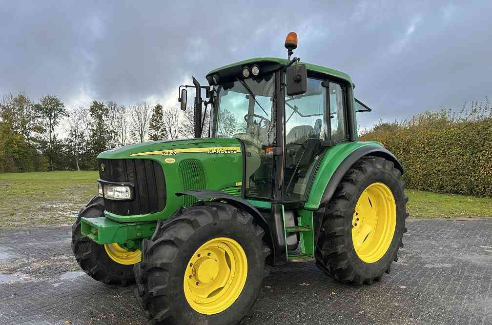 John Deere 6220 premium, 7500 uur MARGEPRIJS - Trator: foto 1 John Deere 6220 premium, 7500 uur MARGEPRIJS - Trator: foto 1