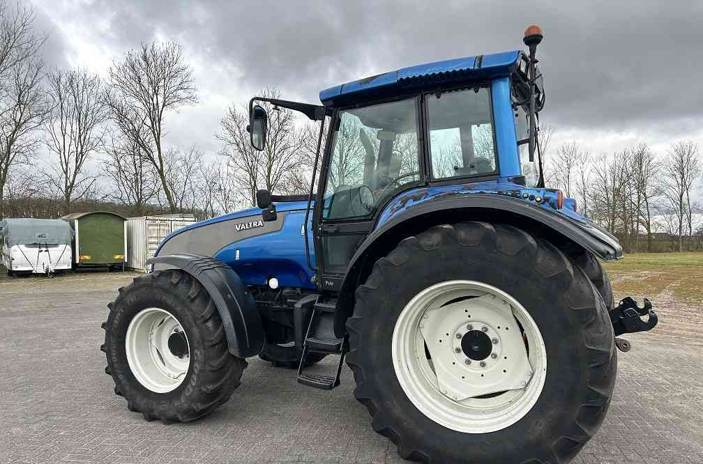 Valtra T130 trekker - Trator: foto 2 Valtra T130 trekker - Trator: foto 2