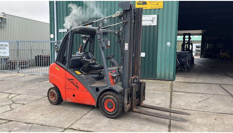 Linde H35T 01 Linde H35T 01 - Empilhadeira a gás: foto 1 Linde H35T 01 Linde H35T 01 - Empilhadeira a gás: foto 1