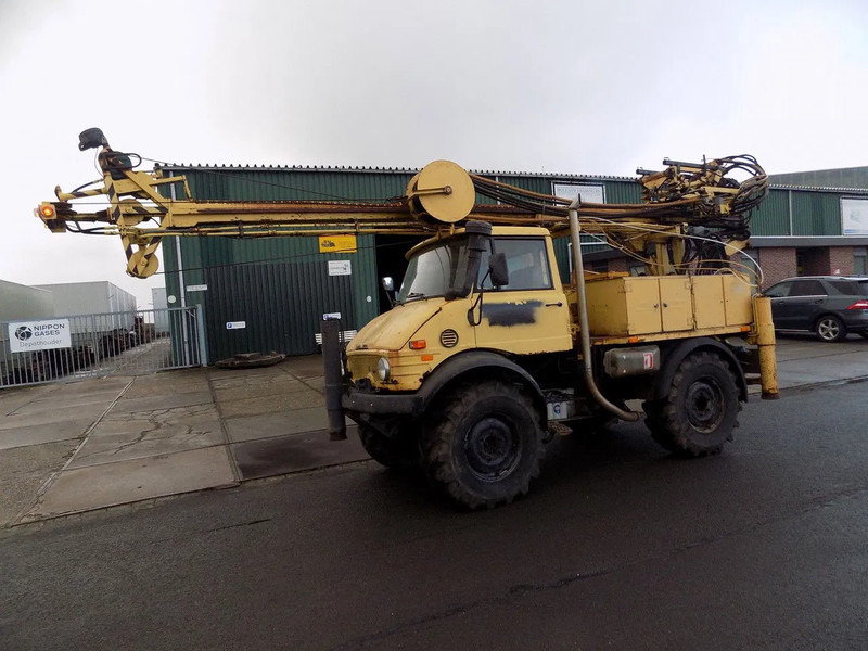 Mercedes-Benz U416 Unimog KNEBEL HY75 - Máquina de perfuração: foto 1 Mercedes-Benz U416 Unimog KNEBEL HY75 - Máquina de perfuração: foto 1