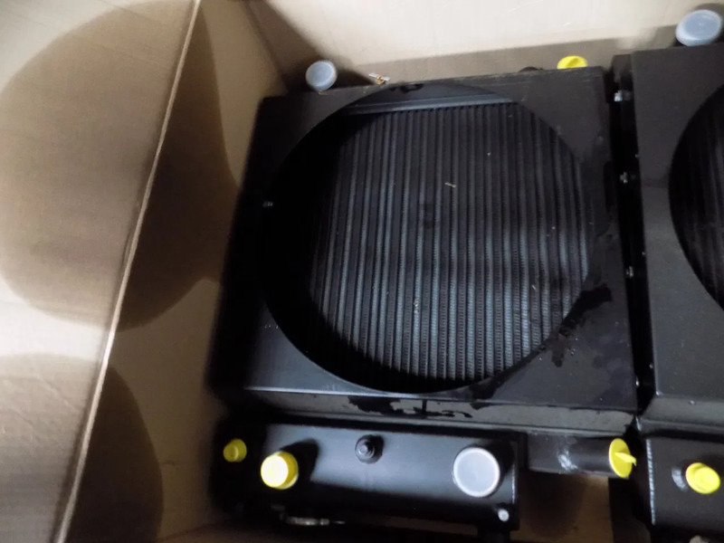 Mercedes-Benz mercedes radiator nieuw - Radiador: foto 1 Mercedes-Benz mercedes radiator nieuw - Radiador: foto 1
