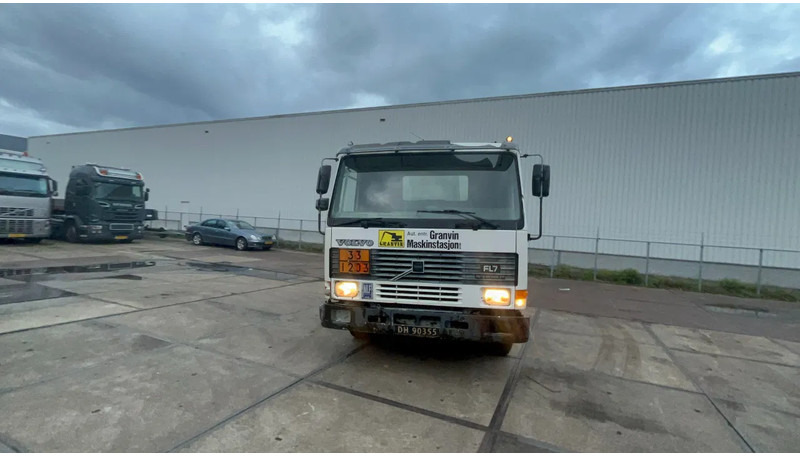 Volvo FL 7 Volvo FL7 285 Fuel tanker 4x2 - Caminhão tanque: foto 3 Volvo FL 7 Volvo FL7 285 Fuel tanker 4x2 - Caminhão tanque: foto 3