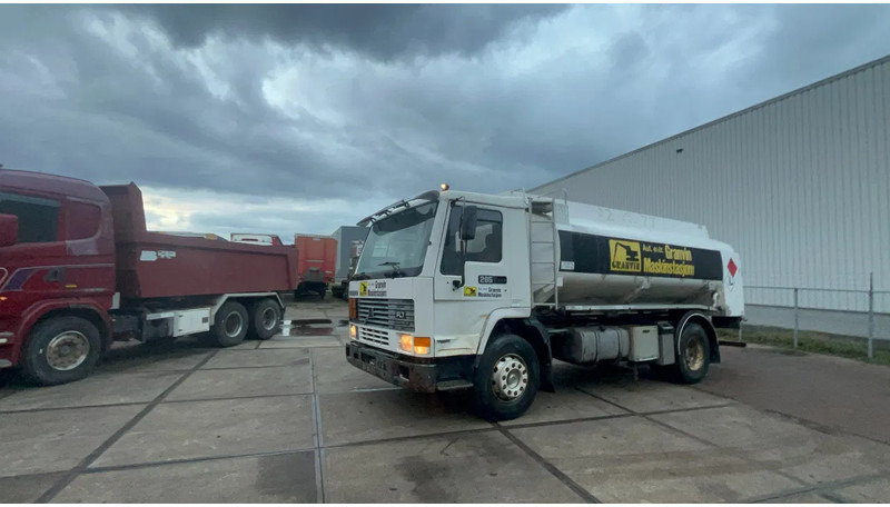 Volvo FL 7 Volvo FL7 285 Fuel tanker 4x2 - Caminhão tanque: foto 2 Volvo FL 7 Volvo FL7 285 Fuel tanker 4x2 - Caminhão tanque: foto 2