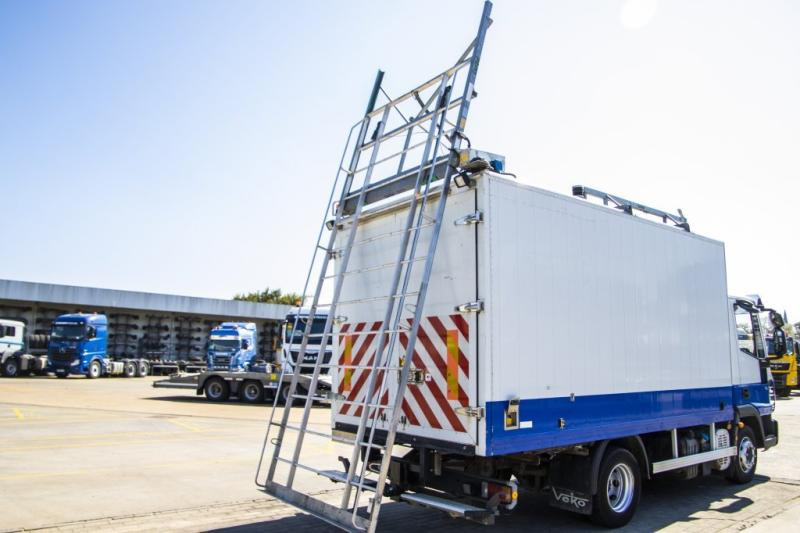 Iveco EUROCARGO 90E18- E5 +Porte-bagages réglable - Camião furgão: foto 1 Iveco EUROCARGO 90E18- E5 +Porte-bagages réglable - Camião furgão: foto 1