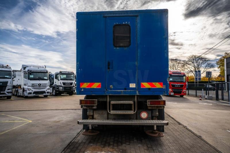 MAN TGA 33.363 FDAK- 6x6 + LABO - Camião furgão: foto 5 MAN TGA 33.363 FDAK- 6x6 + LABO - Camião furgão: foto 5