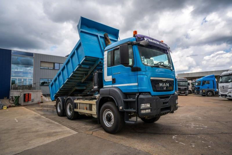 MAN TGS 26.400 BL 6X6H - TRACTOR / TIPPER - Camião basculante: foto 3 MAN TGS 26.400 BL 6X6H - TRACTOR / TIPPER - Camião basculante: foto 3