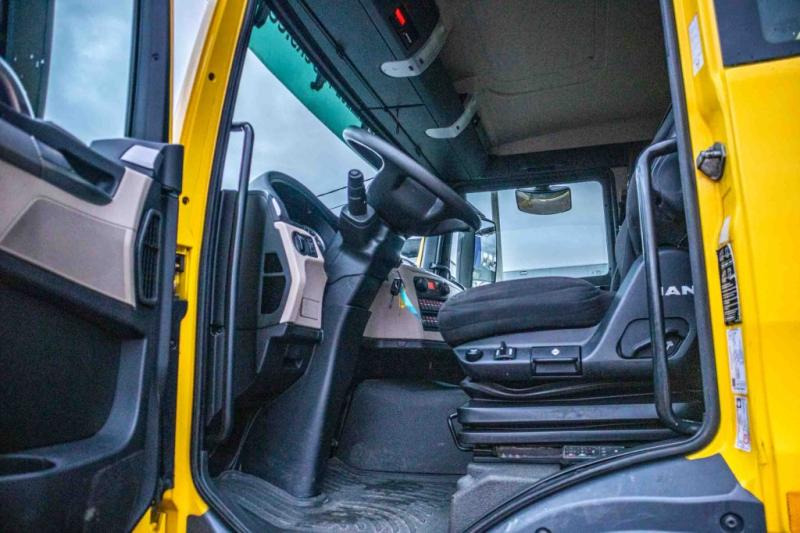Fotografia de interior 1: Leasing de MAN TGS 35.460 BL - KENNIS 16R/3 MAN TGS 35.460 BL - KENNIS 16R/3
