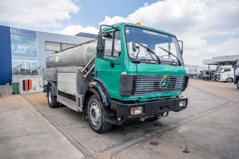 Mercedes SK 1831 L - WATER/EAU-11.500 L/3 Comp. - Caminhão tanque: foto 2 Mercedes SK 1831 L - WATER/EAU-11.500 L/3 Comp. - Caminhão tanque: foto 2