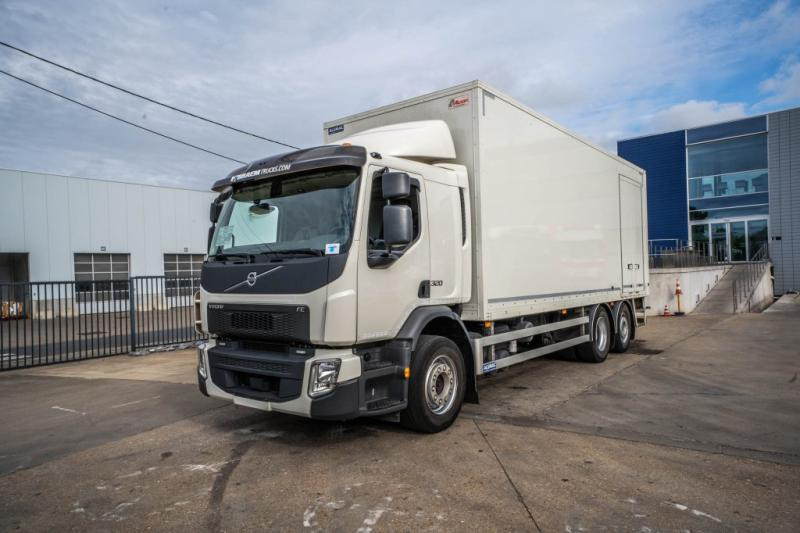 Volvo FE 320 -6X2 +DHOLLANDIA 2.5T- 194.400 KM - Camião furgão: foto 1 Volvo FE 320 -6X2 +DHOLLANDIA 2.5T- 194.400 KM - Camião furgão: foto 1