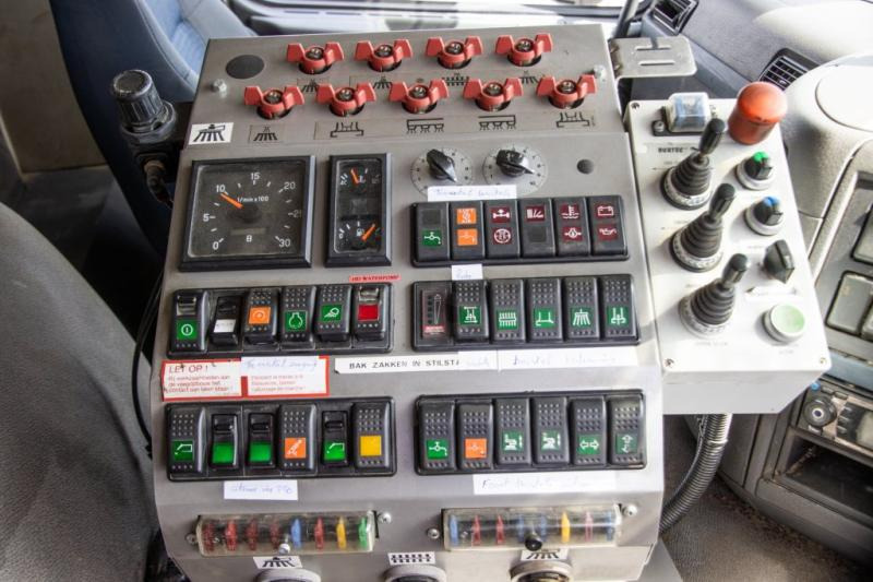 Varredora urbana Volvo FM 340 - BUCHER SCHÖRLING 8000: foto 8