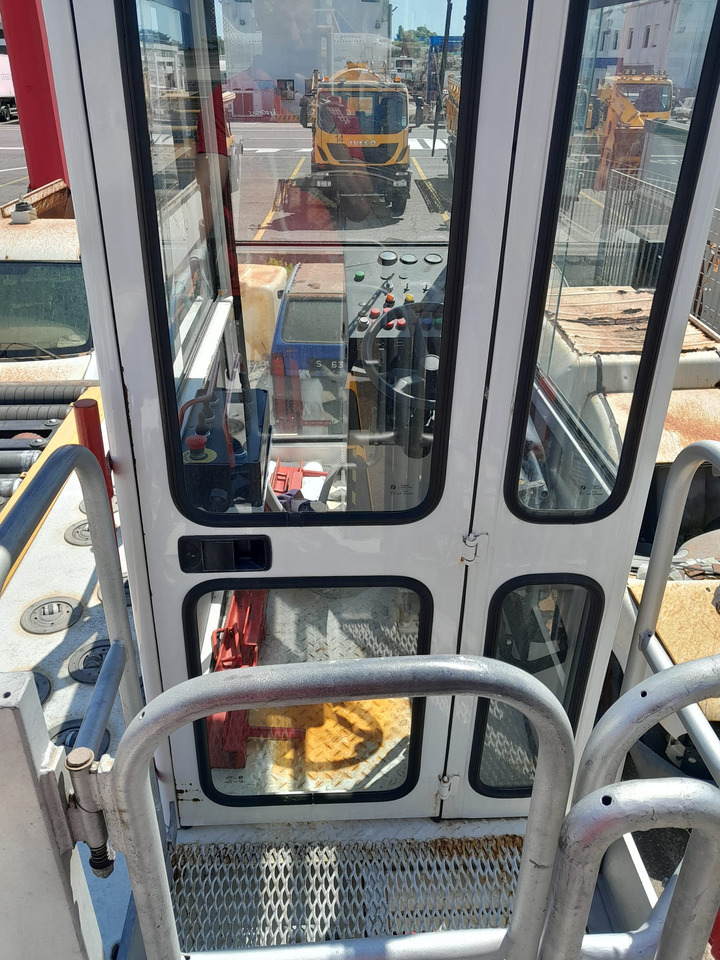 2PU1500 highloader - Elevador/ Carregador de contentores e paletes: foto 3 2PU1500 highloader - Elevador/ Carregador de contentores e paletes: foto 3